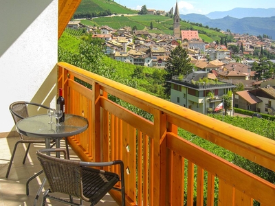 Appartamento 'Kastelaz' con vista sulle montagne, giardino in comune e Wi-Fi