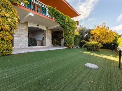 Confortevole villa con piscina privata, giardino, vicino al Lago di Garda