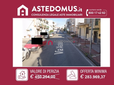 Fabbricato costituito da due unità immobiliari e cantina