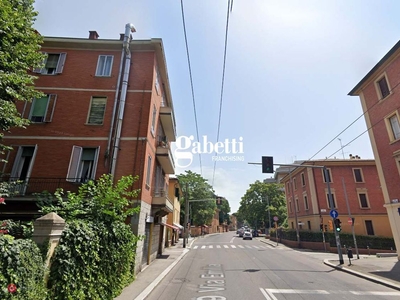 Negozio/Locale commerciale in Vendita in Via Emilia Levante a Bologna
