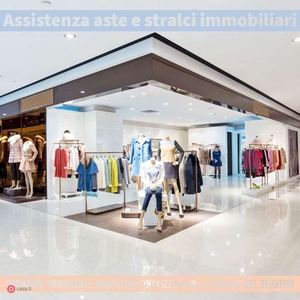 Negozio/Locale commerciale in Vendita in Via P. Togliatti 32 a Rho