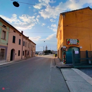 Negozio/Locale commerciale in Vendita in Via Villa Santa Maria a Viadana
