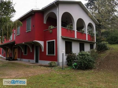 Villa arredata con terrazzo Casteggio