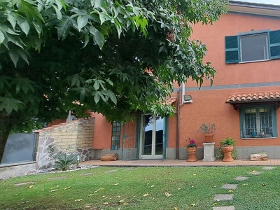 Villa Bifamiliare con giardino a Marino