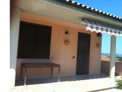 Villa in vendita a Chieti, Frazione San Martino