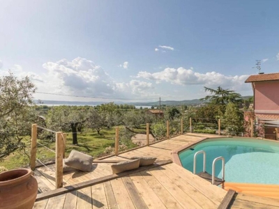 Villa 'Il Giardino Etrusco Bolsena' con vista lago, piscina privata e Wi-Fi