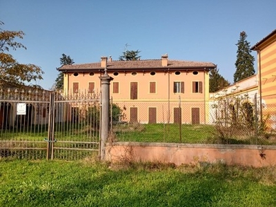 Villa padronale da ristrutturare in Via Ma...