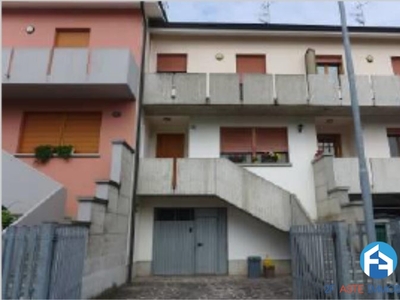 Villetta a schiera su 3 livelli con garage, a Cadelbosco di Sopra