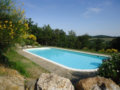 Casa indipendente con giardino a Gambassi Terme