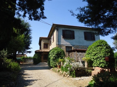 Casa indipendente con giardino a Montaione