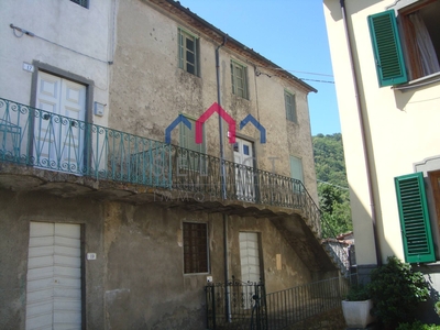 Casa indipendente con terrazzo, Borgo a Mozzano cune