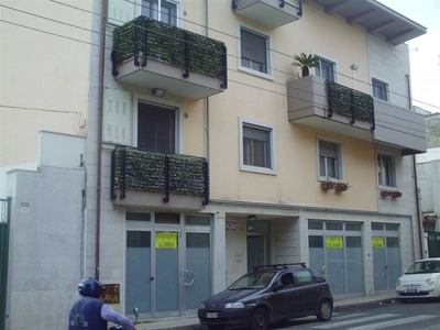 Garage in vendita a Bari via Vecchia Stazione