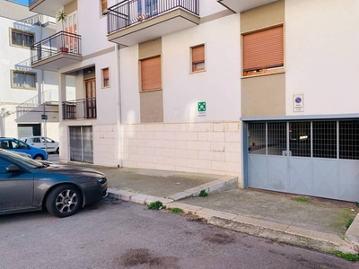 Garage in vendita a Mola di Bari via Giuseppe Garibaldi, 120