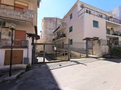 Garage in vendita a Palermo via Michele De Vio, 9a