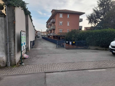 Garage in vendita a Trezzo sull'Adda via giuseppe garibaldi 31