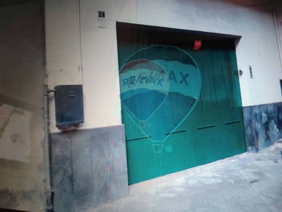 Garage in vendita ad Adrano via de giovanni, 24
