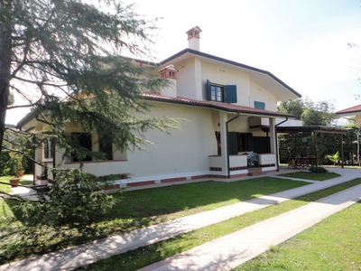 Villa arredata in affitto, Forte dei Marmi caranna