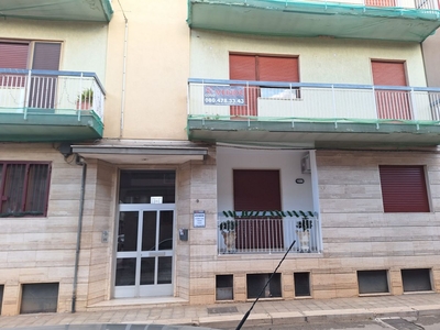 Appartamento di 3 vani /100 mq a Noicattaro (zona zona centro)