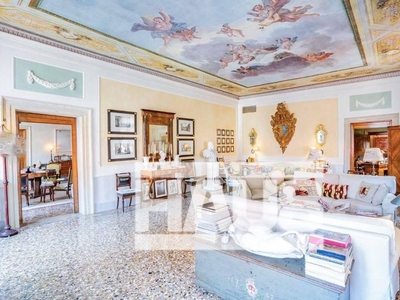 Appartamento di lusso di 270 m² in vendita Campo San Simeon Grando, Venezia, Veneto