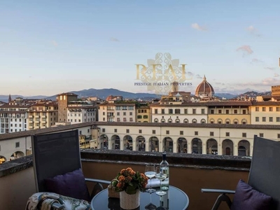 Appartamento di prestigio di 120 m² in affitto Ponte Vecchio, Firenze, Toscana