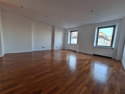 Appartamento di prestigio di 135 m² in affitto Via Arco, Milano, Lombardia