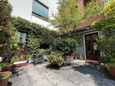 Appartamento di prestigio di 140 m² in affitto Via Aldo Manuzio, Milano, Lombardia