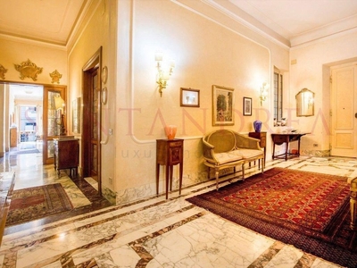 Appartamento di prestigio di 380 m² in vendita Firenze, Italia