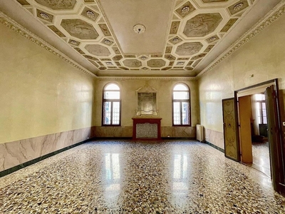 Appartamento di prestigio di 400 m² in affitto Padova, Italia