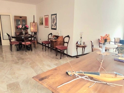 Appartamento in Vendita a Teramo, zona Piazza Garibaldi, 248'000€, 170 m²