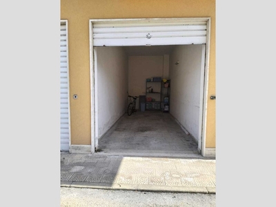 Box in Vendita a Siracusa, zona Belvedere, 14'000€, 28 m²