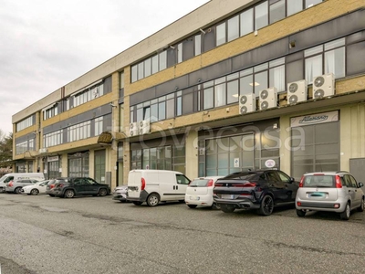 Capannone Industriale in vendita a Grugliasco via Giacomo Leopardi, 11