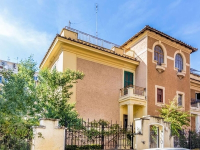 Casa di lusso di 210 mq in vendita Via Portoferraio, Roma, Lazio