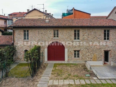 Casa di prestigio di 499 mq in vendita Via Giuseppe Nicolini, 4, Brescia, Lombardia