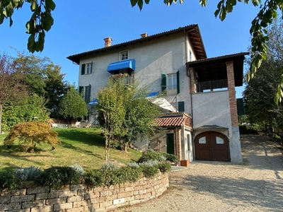 Casa di prestigio di 512 mq in vendita Via San Giuseppe, 11, Govone, Cuneo, Piemonte