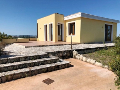 Casa Indipendente in Affitto a Sassari, 700€, 90 m²