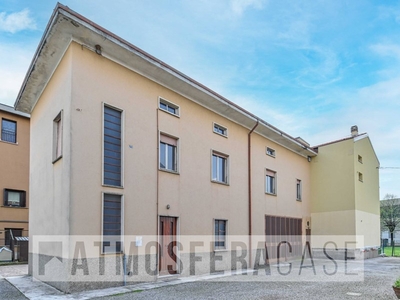 Casa Semi Indipendente in Vendita a Bergamo, zona Villaggio Sposi, 179'000€, 270 m²