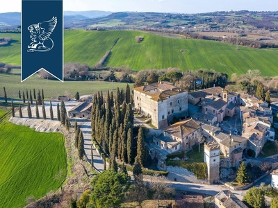 Castello di 16668 mq in vendita - Massa Martana, Italia