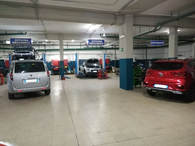 Concessionaria/Autofficina in vendita a Bari