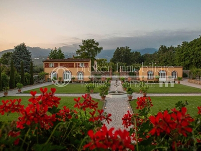 Esclusiva villa di 1000 mq in affitto Via della Scuole, Lucca, Toscana