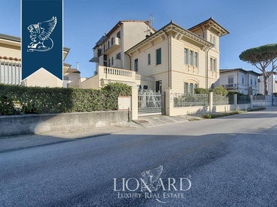 Esclusiva villa di 300 mq in vendita Viareggio, Toscana