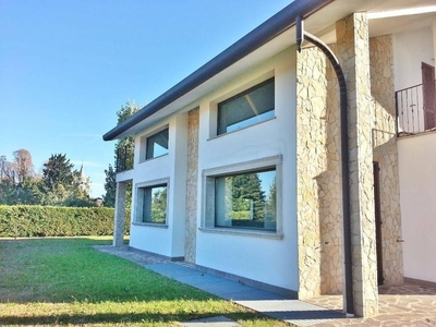 Esclusiva villa di 360 mq in vendita via prealpi, Casatenovo, Lombardia