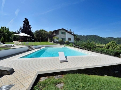 Esclusiva villa di 370 mq in vendita Camaiore, Italia
