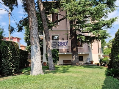 Esclusiva villa di 380 mq in vendita VIA NAVIGLIO GRANDE N.3, Brescia, Lombardia