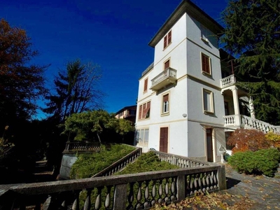 Esclusiva villa di 383 mq in vendita Via Baraggia, Varese, Lombardia