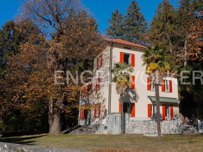 Esclusiva villa di 490 mq in vendita Via Vararo, 75, Cittiglio, Varese, Lombardia