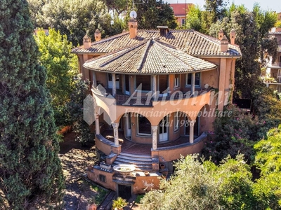 Esclusiva villa di 850 mq in vendita Roma, Lazio