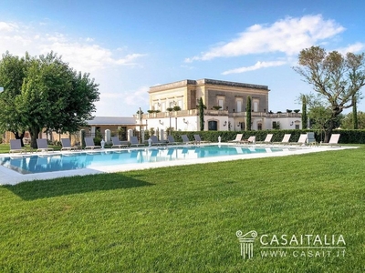 Esclusiva villa di 872 mq in vendita Via Antonio Quarta, 273, Copertino, Provincia di Lecce, Puglia