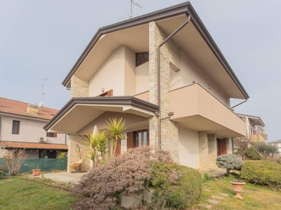 Esclusiva villa in vendita Via Achille Grandi, 11, Roncello, Lombardia
