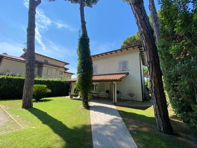 Esclusiva villa in vendita Via Lorenzo de' Medici, Forte dei Marmi, Lucca, Toscana