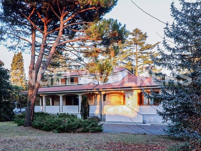 Esclusiva villa in vendita Via Monte Grappa, Carnago, Lombardia